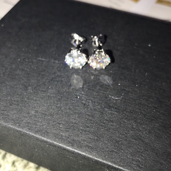 Grade D Moissanite - Picture 3 of 10